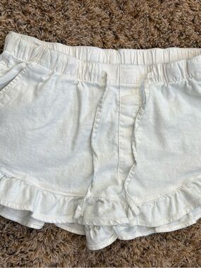 American Eagle White Ruffle Hem Drawstring Shorts size small